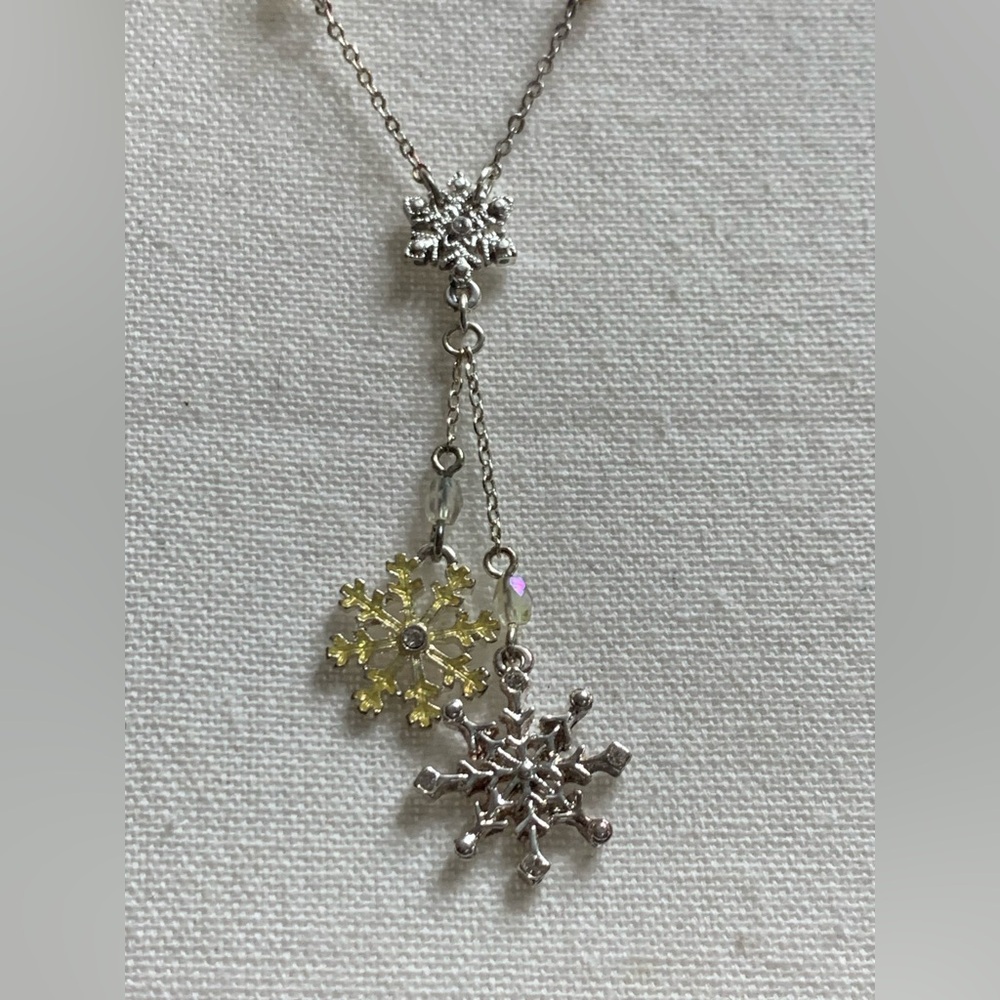 2006 AVON SNOWFLAKE NECKLACE w/ ORIG. BOX